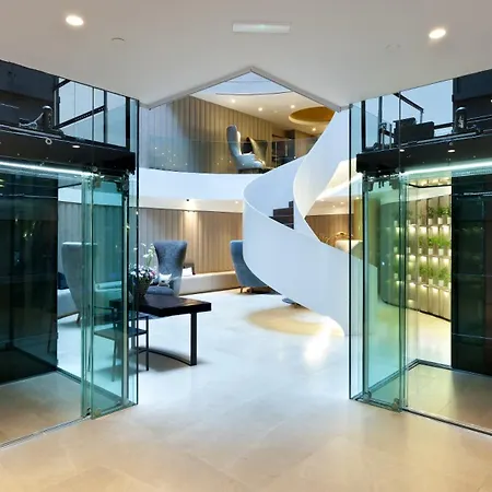 Condes De فندق 4*
